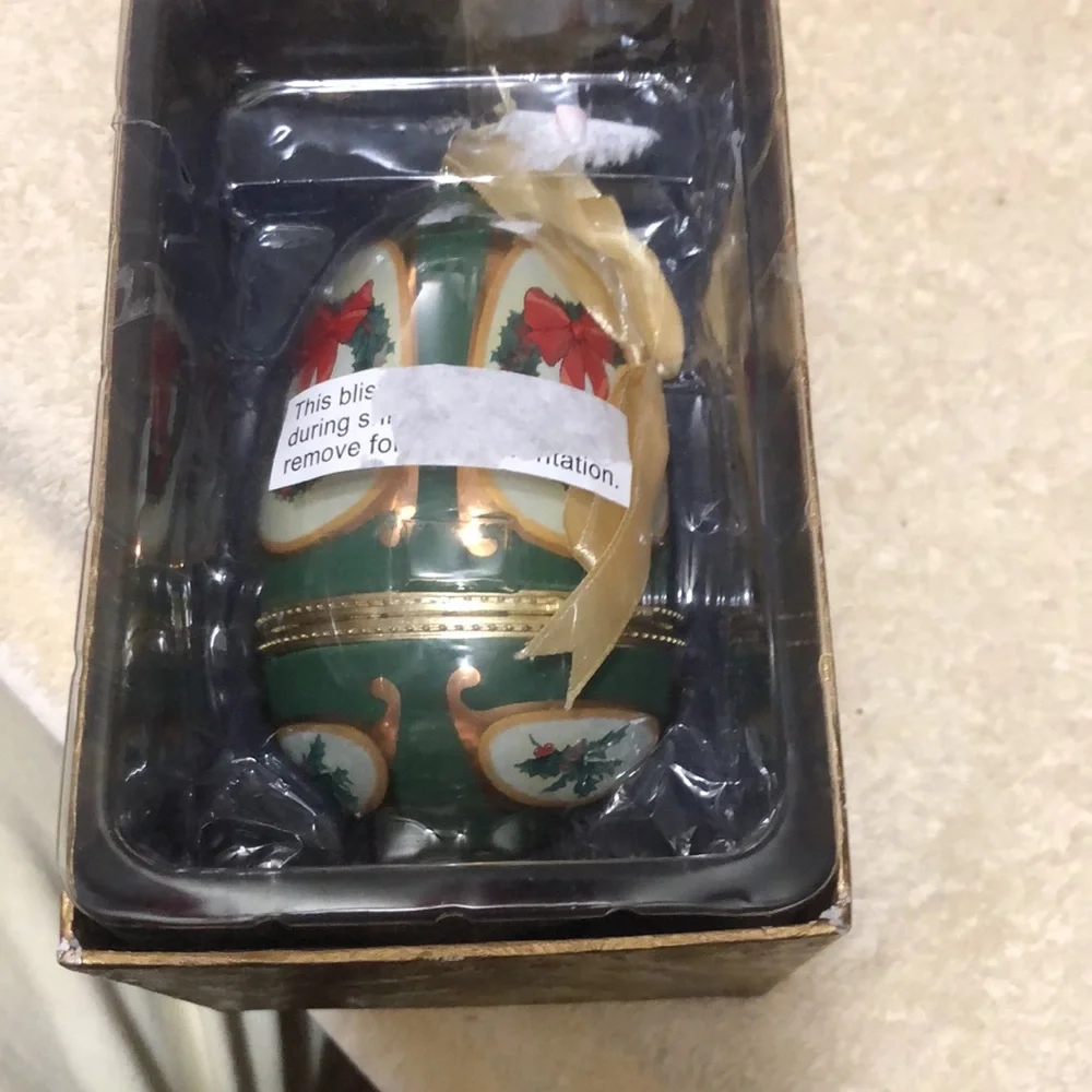 Mr Christmas Valerie Parr Hill Musical Ornament/Trinket Box Wreath 5x3.5”